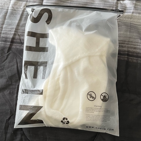 NWT SHEIN knit tank top with tie and pearl details - Picture 5 of 5